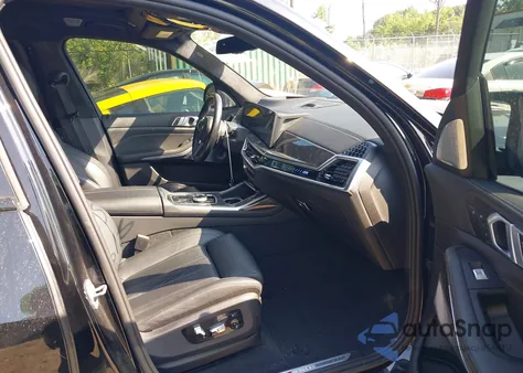 2024 BMW X7 M60I z USA, uszkodzony, nr VIN 5UX33EM0XR9U07116